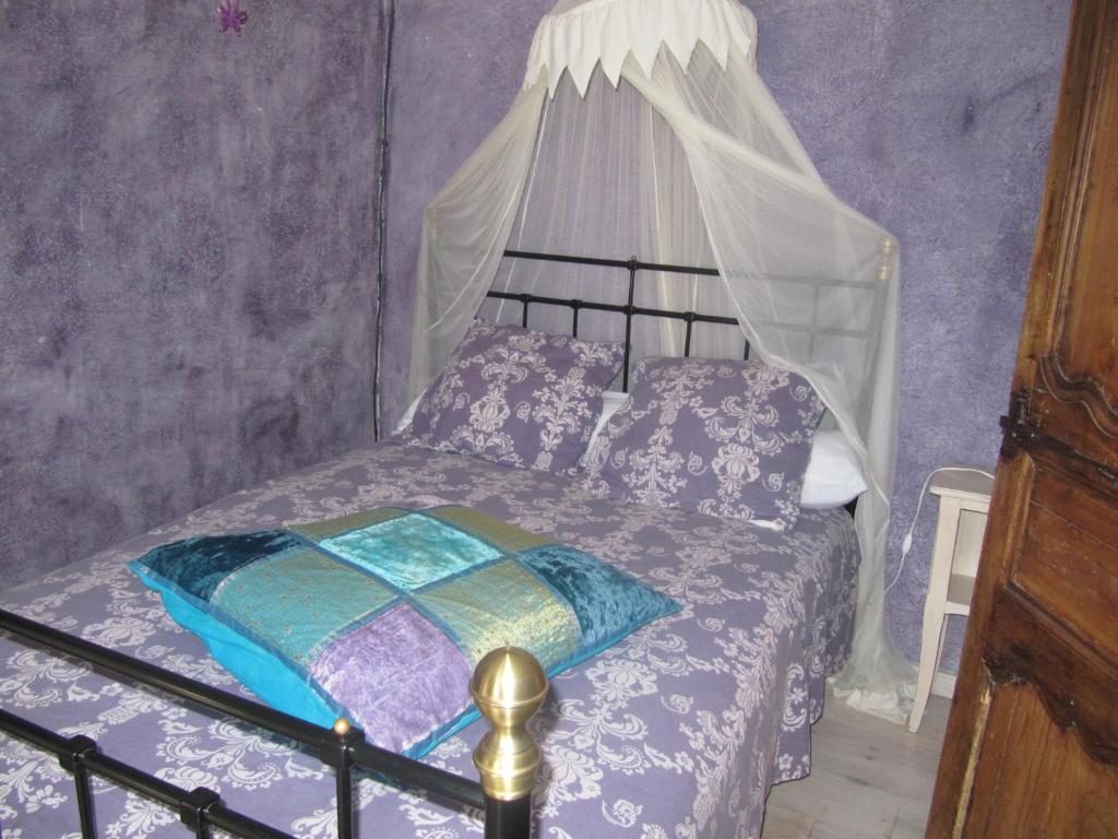 La Flor Azul Bed & Breakfast Grospierres Room photo